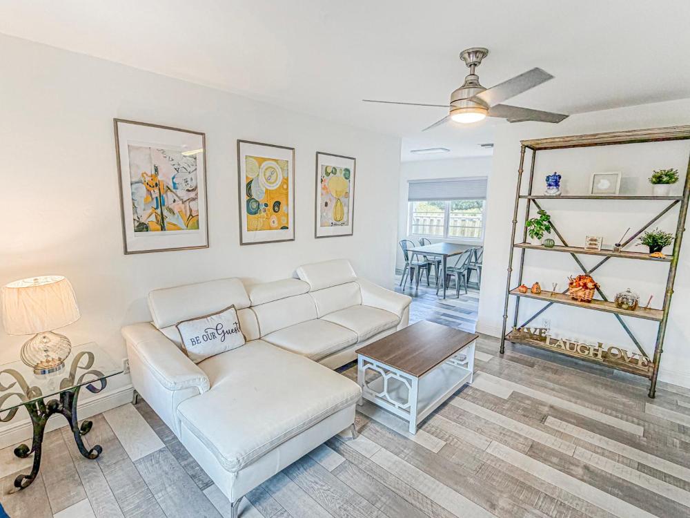 Stylish & Cozy Home Close To Beach- Free Parking, Private, Backyard, Laundry